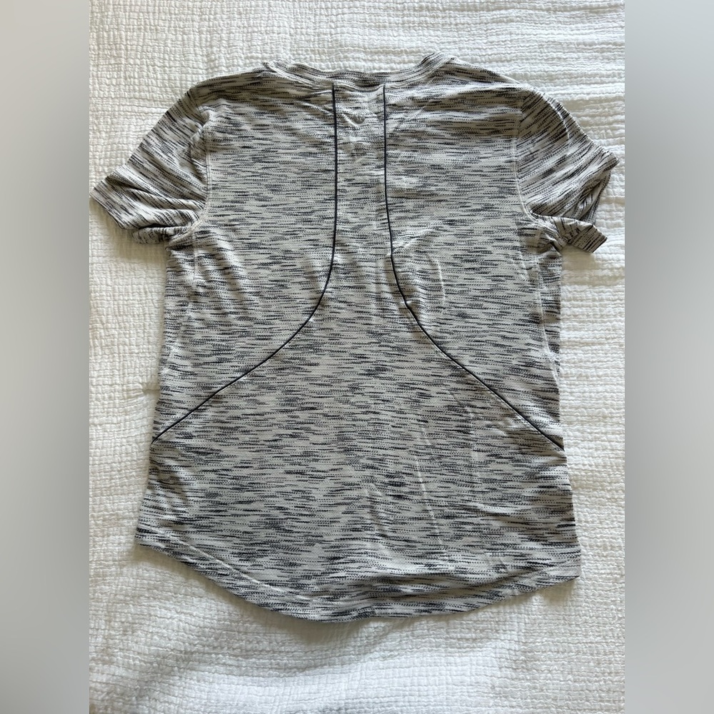 Lululemon tee